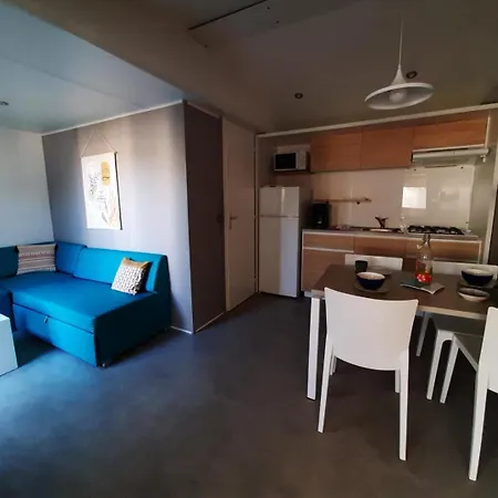 Camping Tahiti Village La Grande Cote *